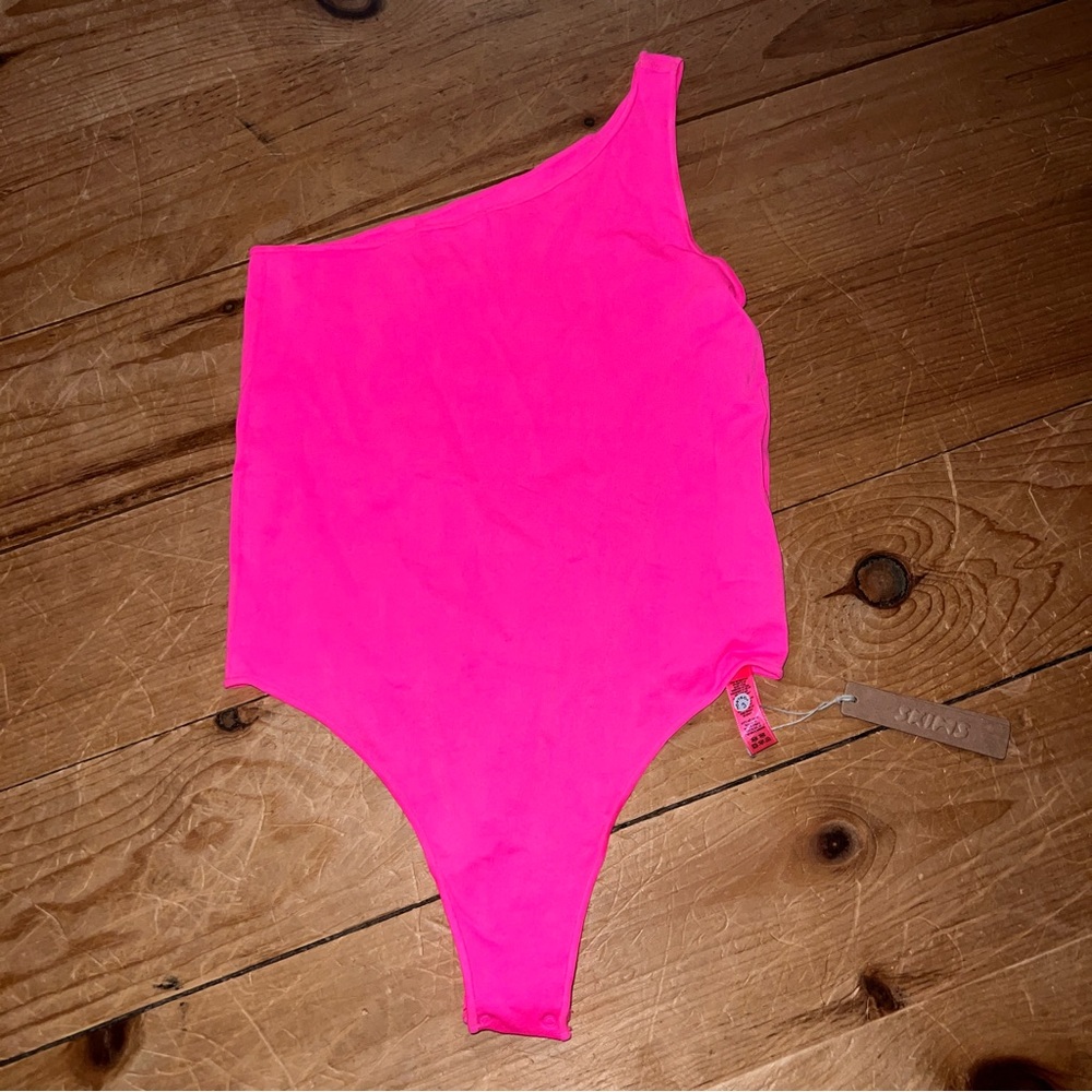 SKIMS Essential One Shoulder Bodysuit NWT